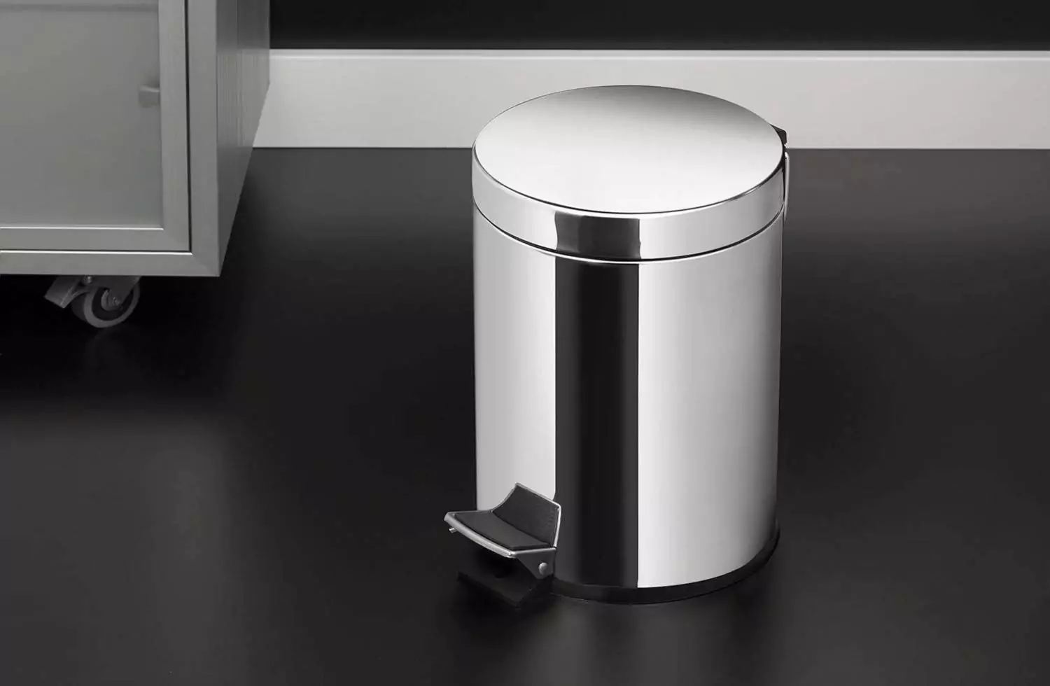 Papelera de baño Essentials 5L inox Cosmic ambiente 01