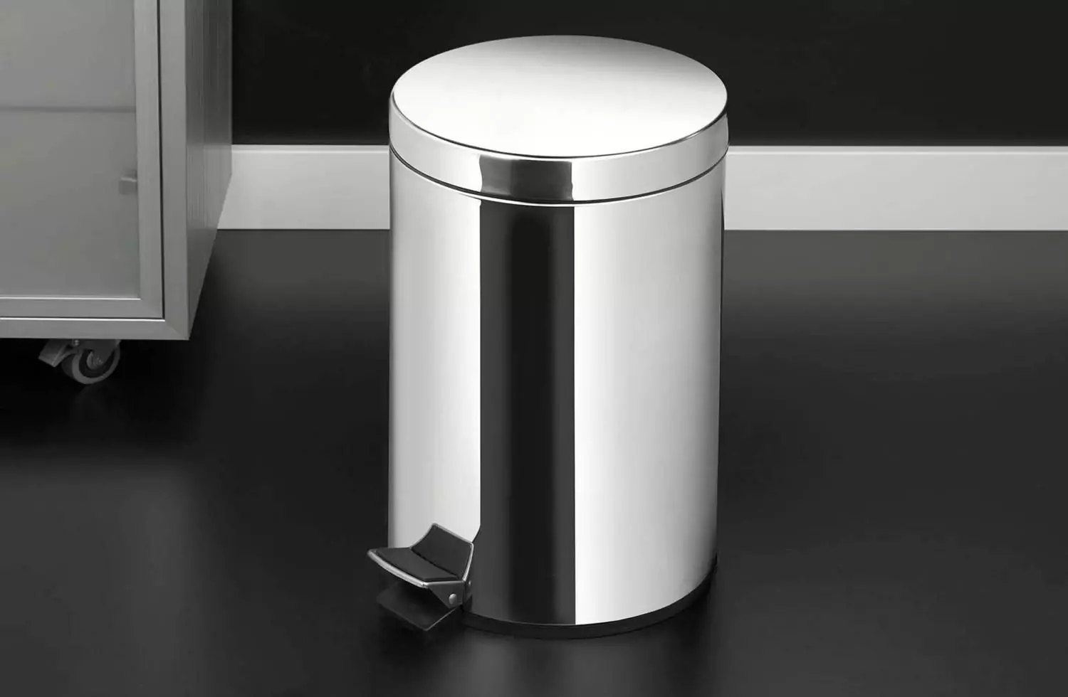 Papelera de baño Essentials 12L inox Cosmic ambiente 01